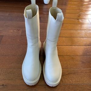 STEVE MADEN WHITE BOOTS, SIZE 6